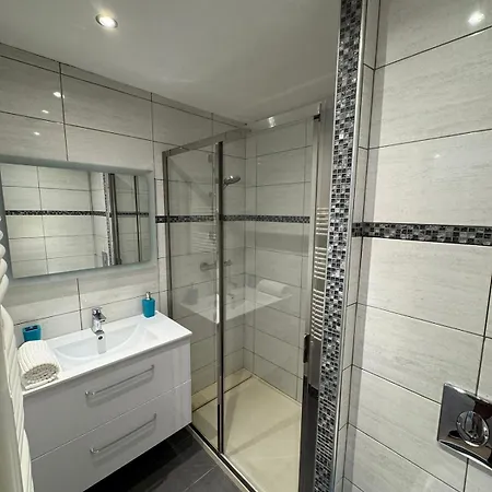 Charming 2 Bedroom 60 M2 3-room In Center *