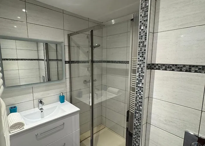 Charming 2 Bedroom 60 M2 3-room In Center *